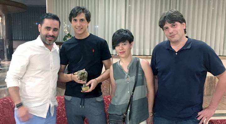 Entregan desde Romancos el ‘Grand Slam Taurino 2016’ a Roca Rey