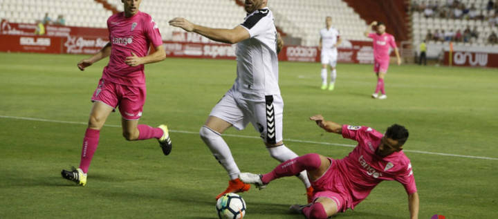 Paseo militar del Córdoba en el Carlos Belmonte ante un Alba despistado (0-3)