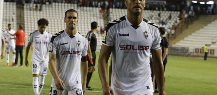 Paseo militar del Córdoba en el Carlos Belmonte ante un Alba despistado (0-3)