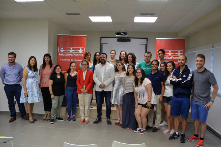 El programa 'Iniciativa Puente' envía a Irlanda a los primeros quince jóvenes de Azuqueca