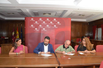 La Hermandad de la Virgen de la Soledad recibe el apoyo del ayuntamiento de Azuqueca