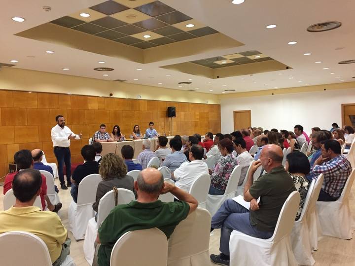 Blanco suma y sigue : Militancia de las plataformas socialistas de Ciudad Real apuestan por un proyecto alternativo a Page