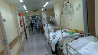 Denuncian el "estreno" del gobierno Page-Podemos con "camas hacinadas" en el Hospital de Toledo y ausencia de médicos