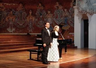 El Palau de la M&#250;sica Catalana se rinde al arte de Carles & Sofia piano duo