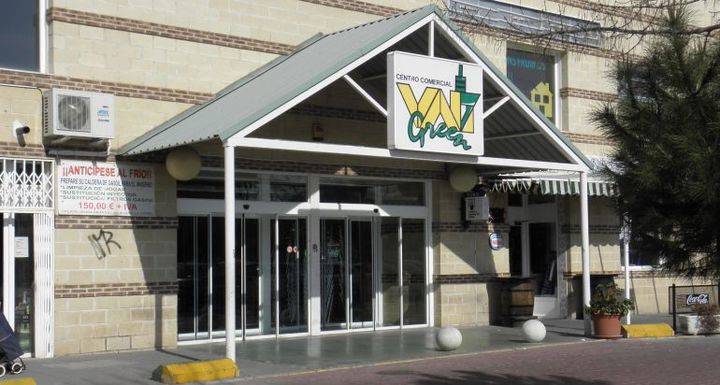 Desalojado un centro comercial de Villanueva de la Torre por un pequeño incendio