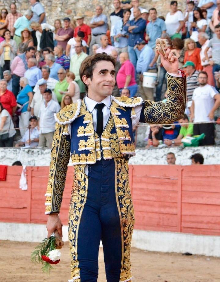 La Alcarria tiene un torerazo : Curro de la Casa, puerta grande en Sacedón