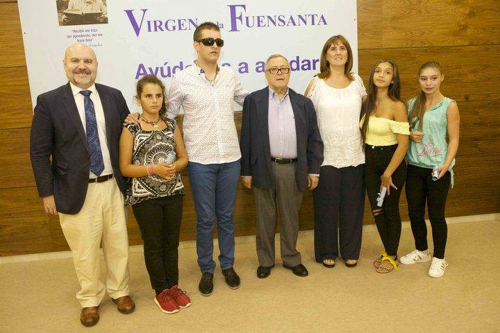 La Fundación Virgen de la Fuensanta clausura sus cursos de verano y entrega sus becas anuales
