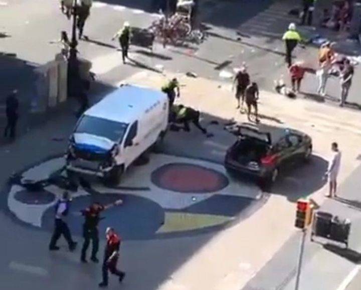 Al menos 13 muertos y 100 heridos (15 de ellos graves) en el atentado terrorista de Barcelona