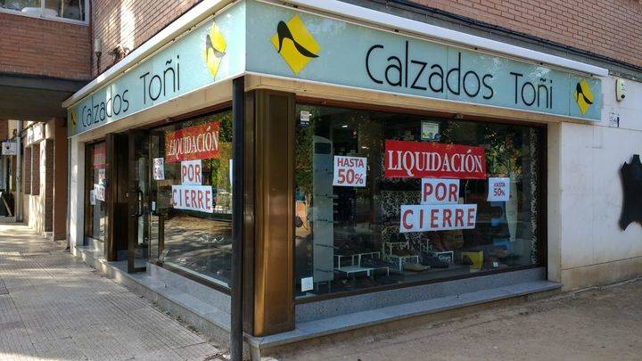 Descuentos de hasta el 50% en la liquidación por cierre de Calzados Toñi
