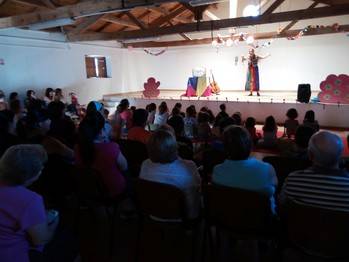 Málaga del Fresno disfrutó de los cuentos de Gracia Iglesias Lodares