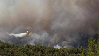 El incendio de Yeste podr&#237;a llegar a quemar 7.000 hect&#225;reas si se propaga por un barranco cercano