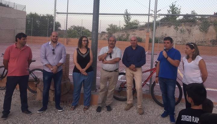 Latre inaugura la pista polideportiva del municipio de Arbancón