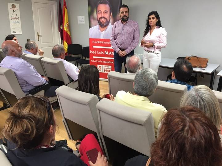 Indirecta de Blanco a Page: 'Aquí no se venden sillones, en esta candidatura hay militantes, no clientes'