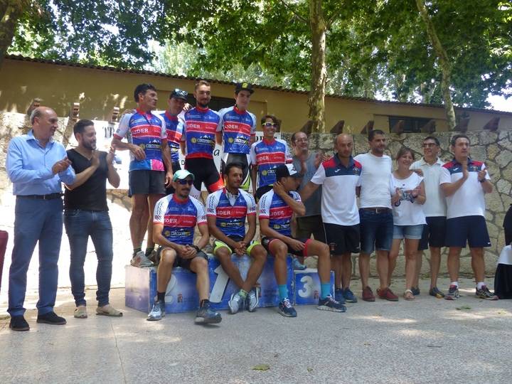 José Manuel Latre asiste a la entrega de los trofeos del MTB Jardín de la Alcarria, en Brihuega