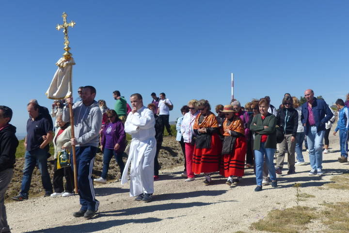 El presidente de la Diputación asiste a la tradicional romería del Alto Rey