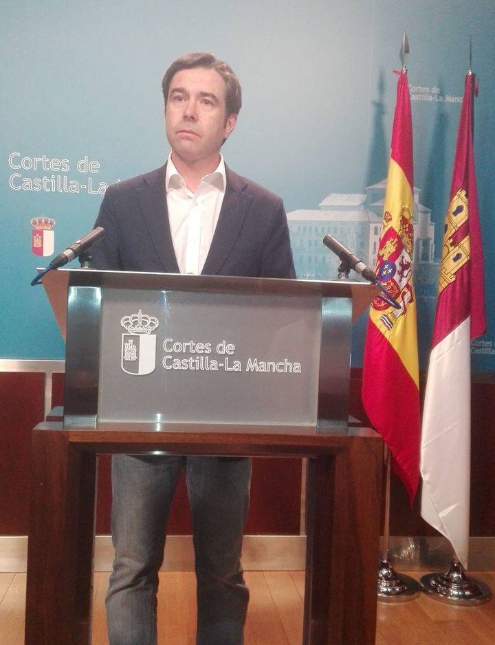 Robisco denuncia que Page y Podemos “quieren implantar de tapadillo la ley de sueldos vitalicios y pelotazos urbanísticos”