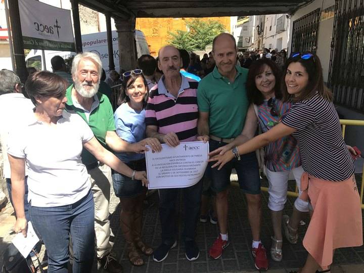 Pareja vivió este sábado un divertido y solidario Día de las Peñas