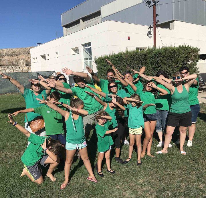 Pareja vivió este sábado un divertido y solidario Día de las Peñas