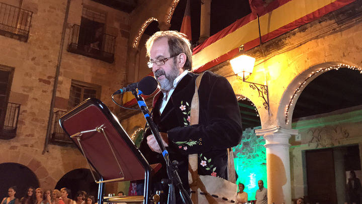 El botero y tamborilero Carlos Blasco pregonó anoche las Fiestas de San Roque de Sigüenza