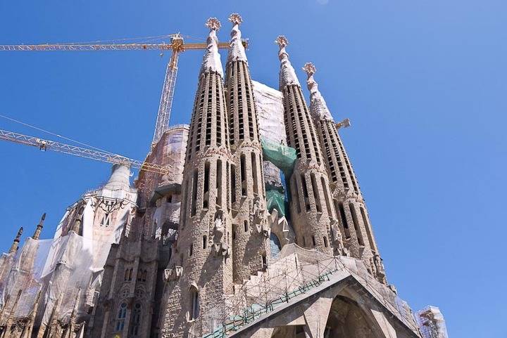El objetivo de los terroristas yihadistas : Hacer expotar la Sagrada Familia de Barcelona con explosivo TAP y bombonas de butano
