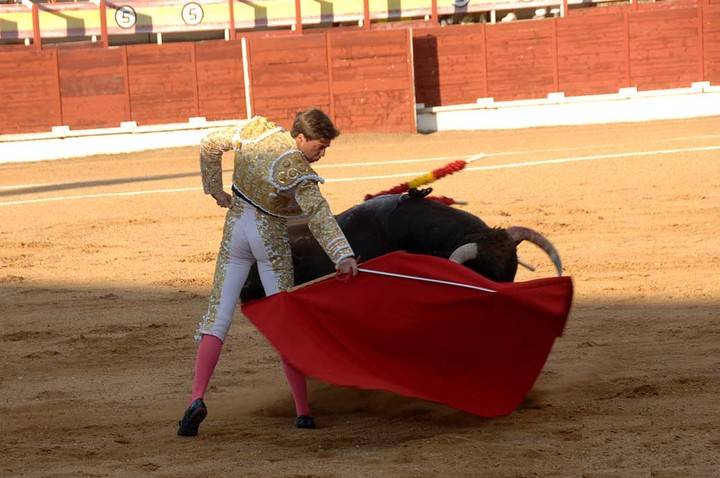 Mario Palacios y Alejandro Gardel salen a hombros de las Cruces de Sigüenza