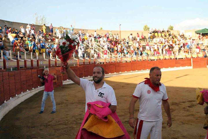 Éxito de participación y público en la Becerrada para las peñas seguntinas