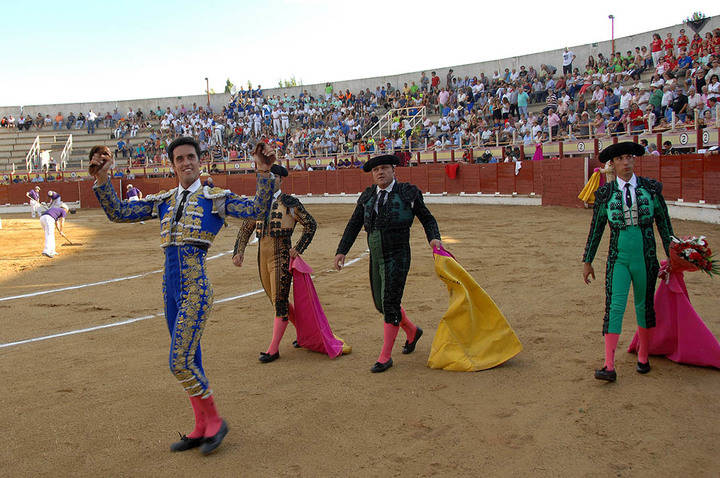 Mario Palacios y Alejandro Gardel salen a hombros de las Cruces de Sigüenza