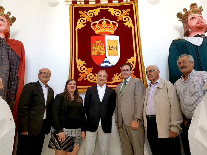 Prieto felicita a José Luis Perales por su nombramiento como Hijo Predilecto de Castejón y haber conseguido ser profeta en su tierra