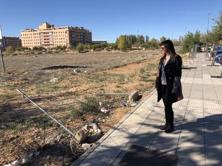 Silvia García: “La falta de limpieza de este Equipo de Gobierno no se ve solo en las calles de Azuqueca, también en parcelas particulares”