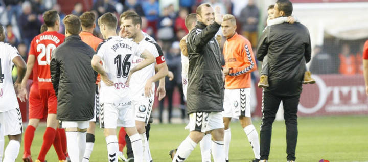 El Alba gana y convence