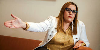 Una diputada podemita pierde los papeles y confunde las Cortes Regionales con un patio de corrala : "Es usted un machirulo de manual, Charli"