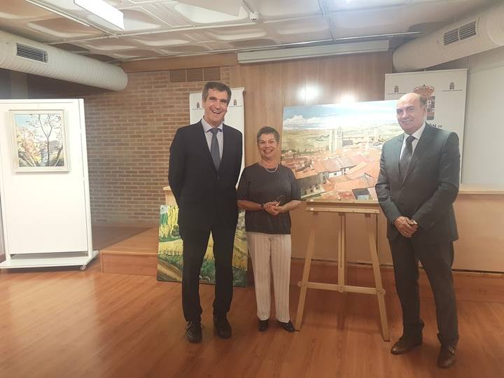 El presidente de la Diputación visita la exposición de óleos ‘Mirar… y sentir’ en la Sala Multiusos del San José