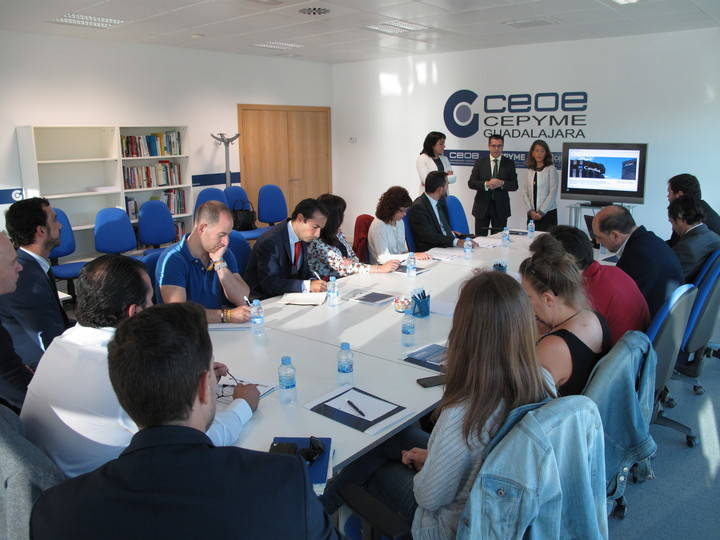 CEOE-CEPYME y CaixaBank analizan el ‘factoring’ internacional con empresarios de Guadalajara
