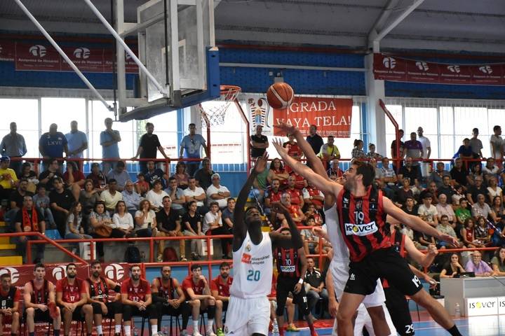 El Isover Basket Azuqueca sigue haciendo historia y firma el mejor arranque de sus siete temporadas en EBA