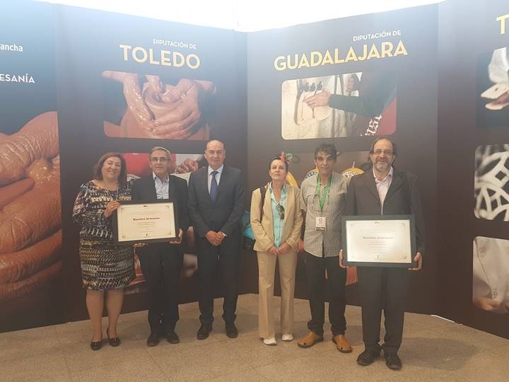 El presidente de la Diputación felicita a los artesanos de Guadalajara premiados en FARCAMA