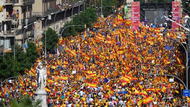 Dos de cada tres españoles apoyan una supresión de autonomía si hay declaración de independencia en Cataluña