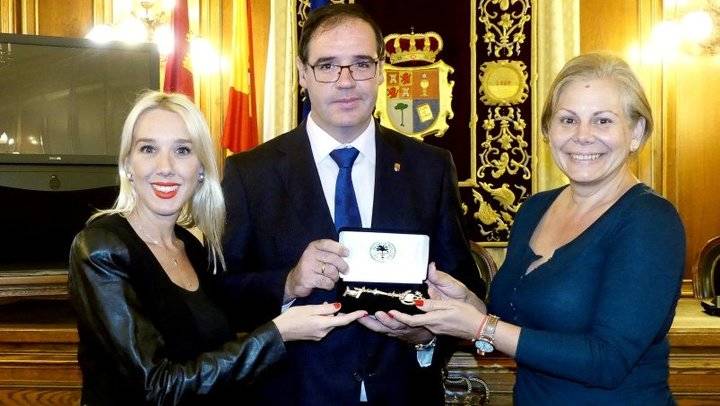 El ayuntamiento de Miami entrega la Llave de la Ciudad al presidente de Diputación de Cuenca