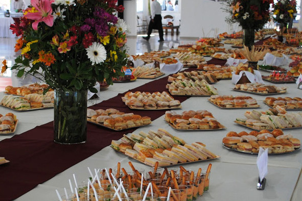 Hay gente para todo : Una mujer lleva 14 años yendo a los funerales para comer en el bufé de los velatorios