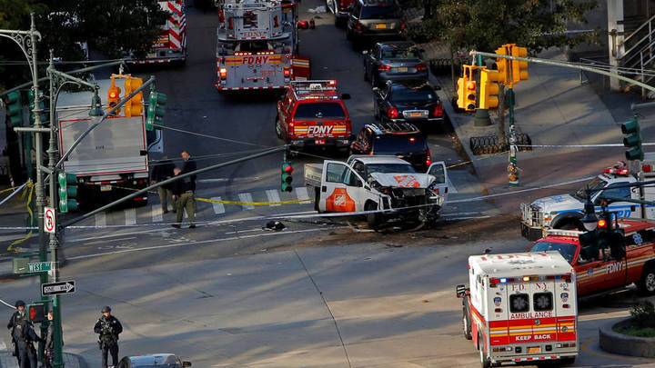 Ocho muertos y 15 heridos en un atropello en Nueva York al grito de 