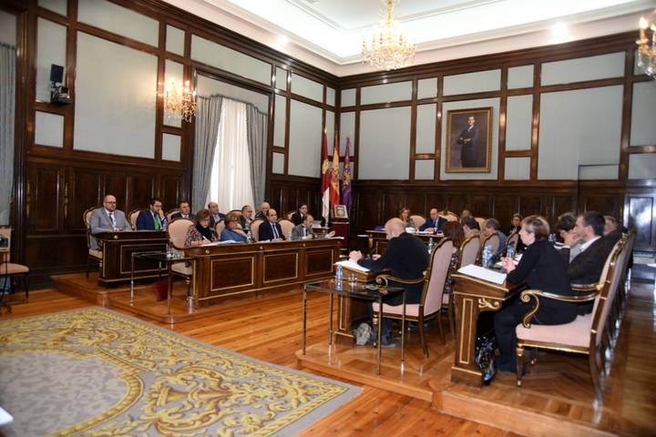 El Pleno de la Diputación aprueba una moción de apoyo a la Policía Nacional y Guardia Civil a propuesta del PP