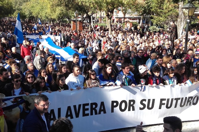 Más de 30.000 personas se manifiestan al grito de 