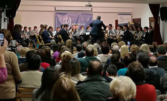 Un Salón de Actos abarrotado disfrutó del concierto de la Banda de Música de Yebra