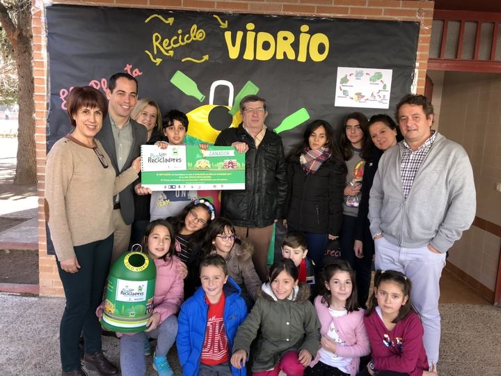 El CEIP Badiel recibe el premio del mes de diciembre de la Liga Peque Recicladores