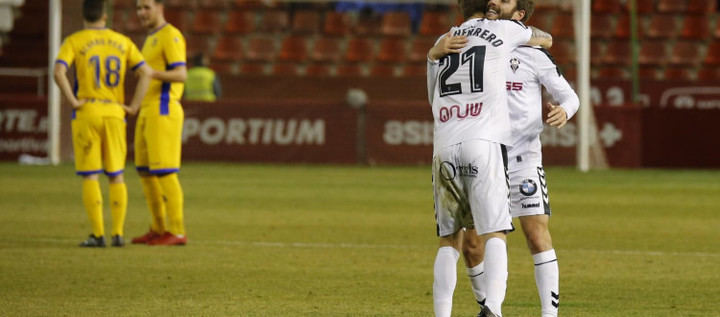 Un enérgico Alba se sale y gana al AD Alcorcón con dos golazos