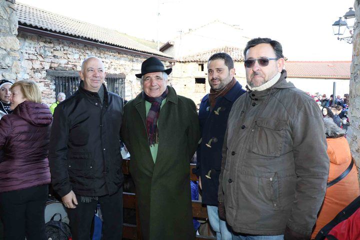 Botargas y mascaritas esparcen fertilidad a la tierra y buenos augurios a los presentes en el Carnaval de Almiruete