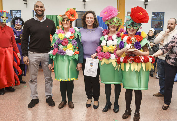 Gran ambiente, originalidad y buen humor en el concurso de disfraces de mayores de Guadalajara