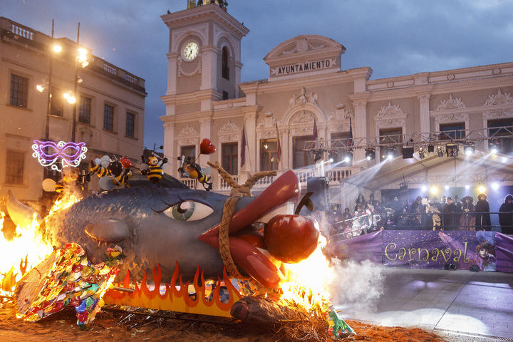 El “entierro de la sardina” puso un brillante broche a las celebraciones del Carnaval 2018 de la capital