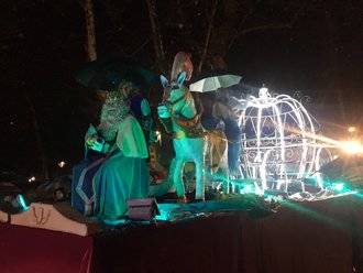 Lloviendo con intensidad llegaron los Reyes Magos a Brihuega