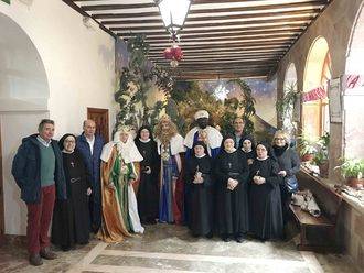 Los Reyes Magos de Oriente han traído ilusión y regalos a niños y mayores, y agua, a la Ciudad del Doncel