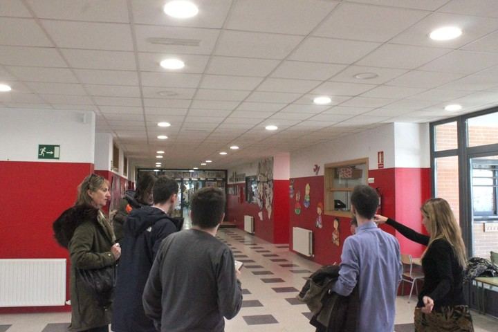 El Ayuntamiento renueva la iluminación completa de los tres colegios de Cabanillas, instalando LED